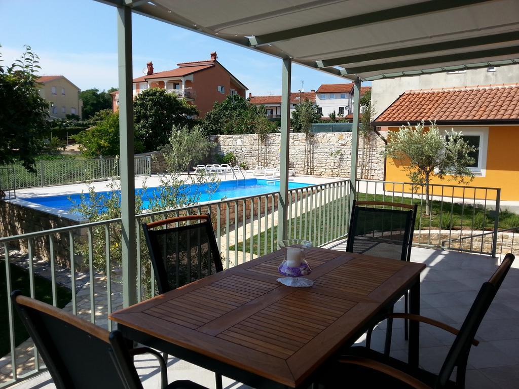 Summer Delight Apartments Савудрія Екстер'єр фото